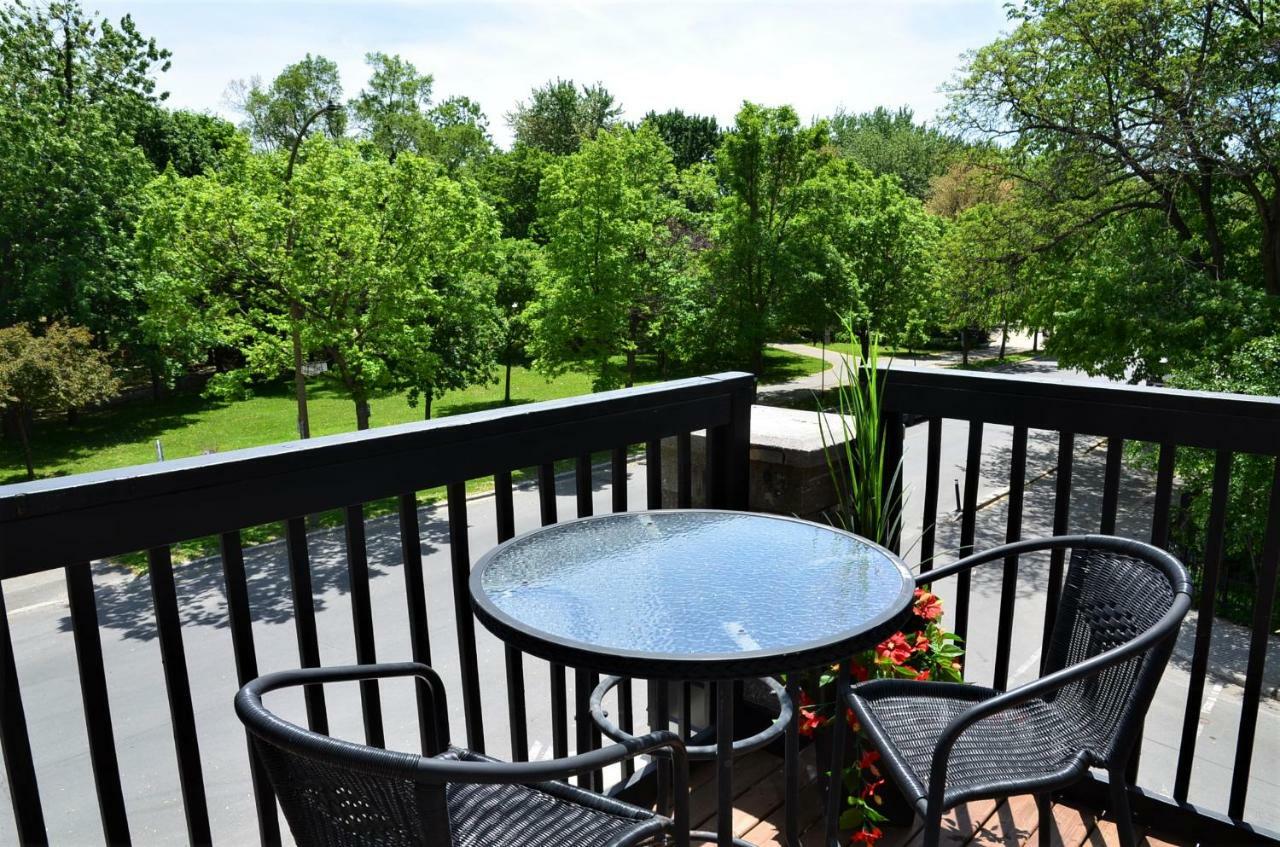 Auberge De La Fontaine Montreal Bagian luar foto